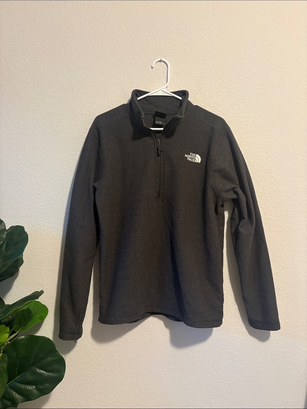 The North Face Men's Charcoal Gray Quarter-Zip Fleece Pullover